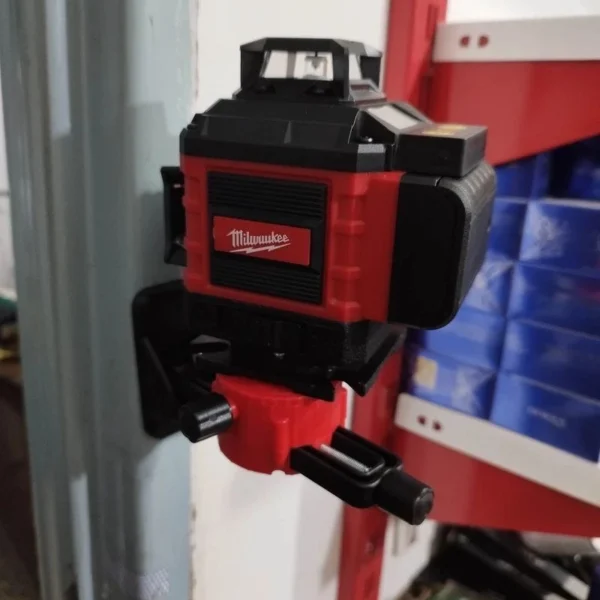 تراز لیزری طرح میلواکی مدل 4 بعدی کد 4-MILW-16LAIN به همراه سه پایه